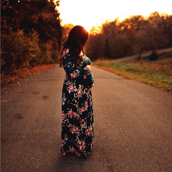 Size Medium Maternity Dress. Brand is Pink Blush. - Picture 3 of 4
